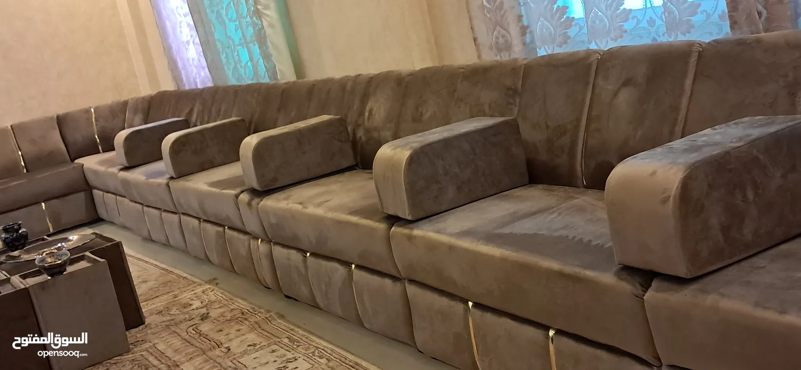 مجلس خليجى تفصيل بحال الوكاله للبيع فى اربد 34 مقعد بغطى 21 متر طولى