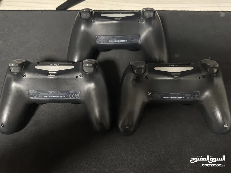 بلايستيشن 4 مستعمل شبه جديد حالة وكالة مع 3 ايادي سوني 4 اصلي حالة وكالة بلايستيشن مرتب كانه جديد