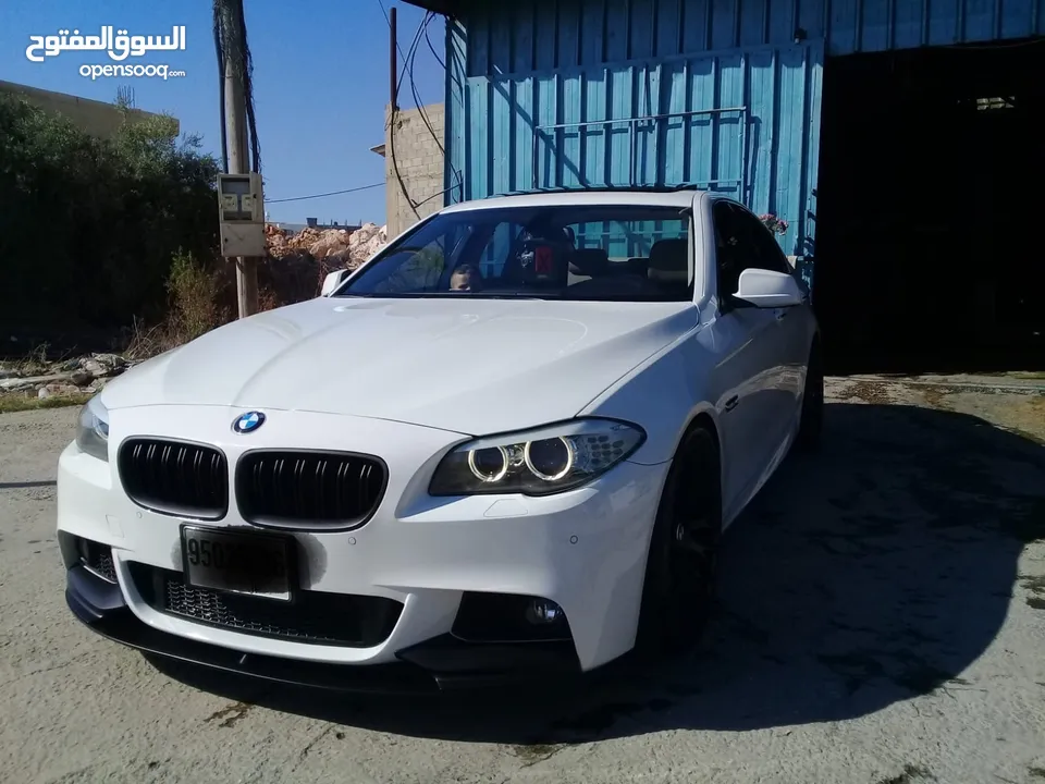 BMW 520 2012 فل الفل السياره بصلاه عنبي موجوده بببديا الي معنييين يتواصلو عرقم