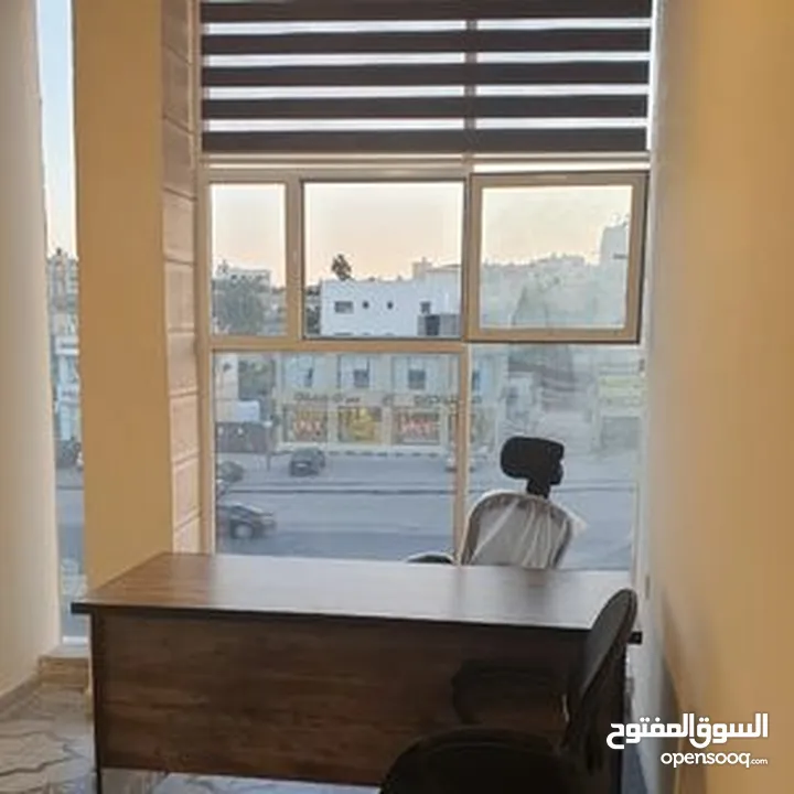مكتب للايجار لاصدار رخصة مهن مفروش يشمل انترنت ومياه وكهرباء والتنظيف