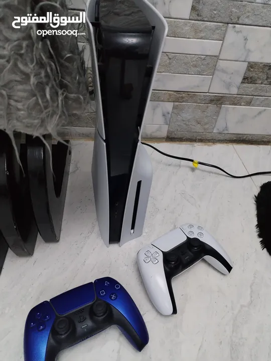 بلاستيشن 5 سلم ps5 slim مع مجموعة العاب وادين ثنتين اصليات ..................................