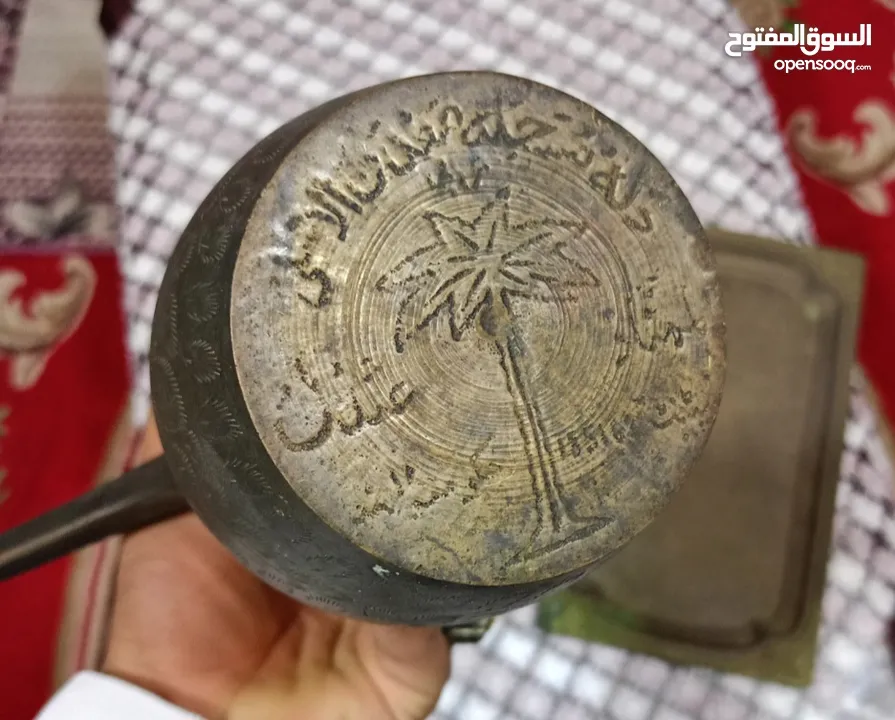 300 yıldan daha eski ve seri numarasına sahi   دلة نادرة  اصلية عمرها اكثر من 300 سنة لها رقم تسلسلي
