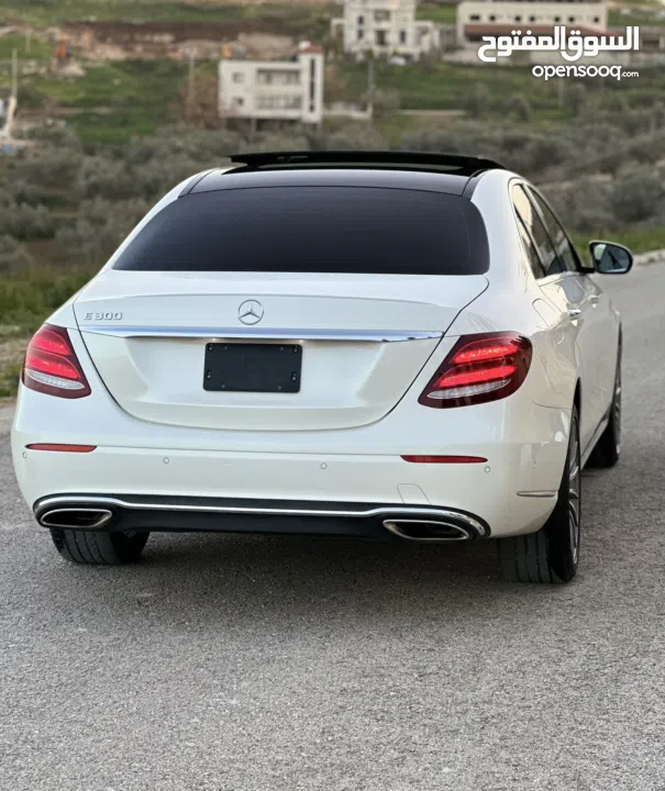 E300   ᄉ Mercedes-Benz