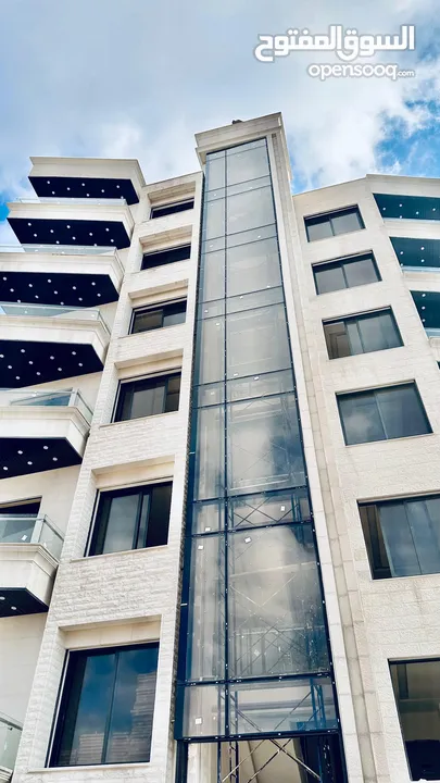 طابق شبه ارضي مطلة و مشمسة و مهوية بأرقى مناطق حي الياسمين المطله على كوريدور عبدون بسعر ناري جدآ