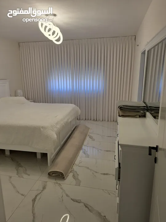 الشقة سوبر دولكس لم تسكن من قبل فرش جديد مع المالك مباشرة