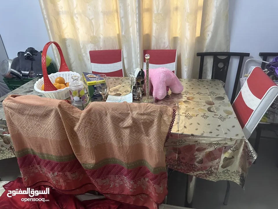 Dining for sale with 6 chairs