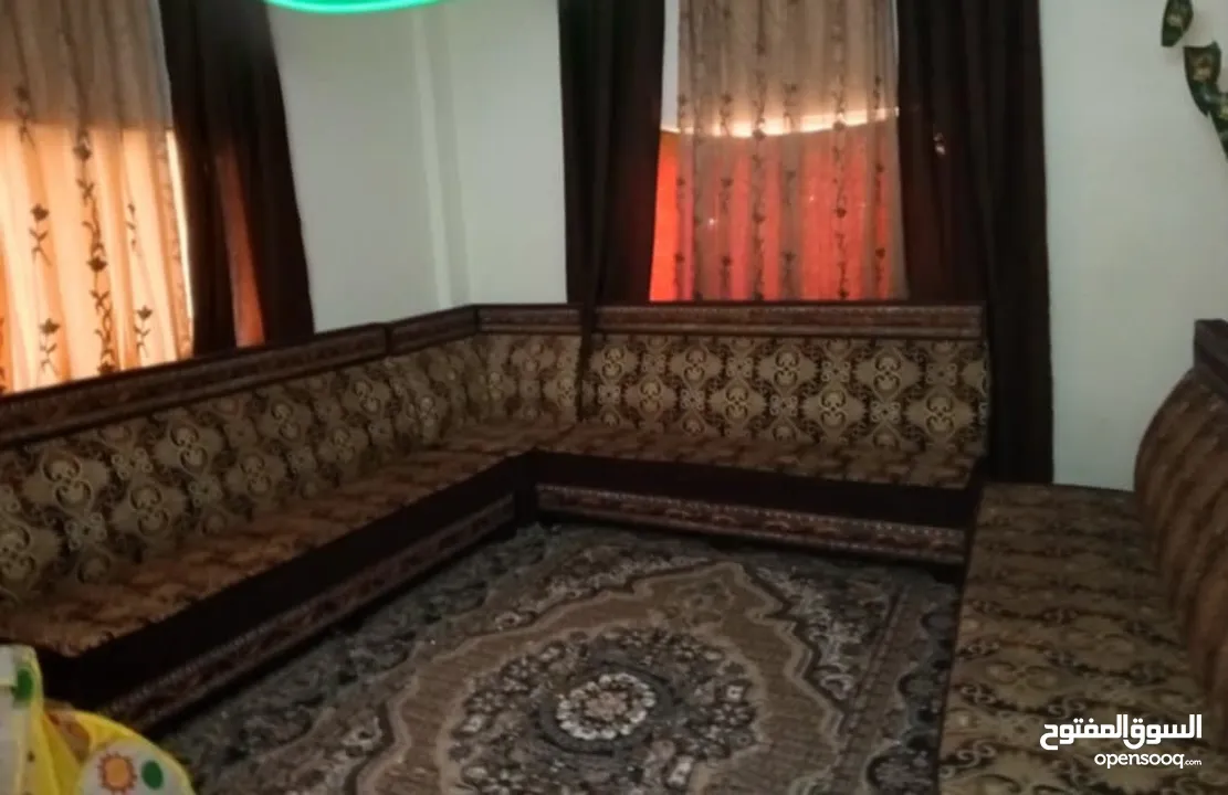 طقم كنب للبيع بسعر حرق 50 دينا من الاخر طقم بتحمل  موجود بالرصيفه  التواصل علي الرقم