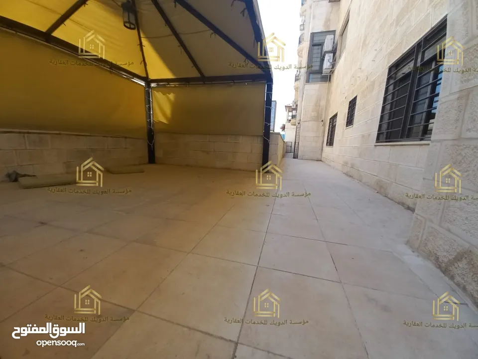 شقة سوبر ديلوكس شبة ارضي مع حديقة وترسات واسعة