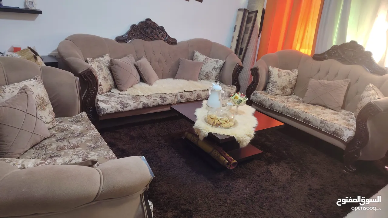 طقم كنت تفصيل 9 مقاعد للبيع بسعر مناسب ثلاثية وثنائيتين ومفردتين