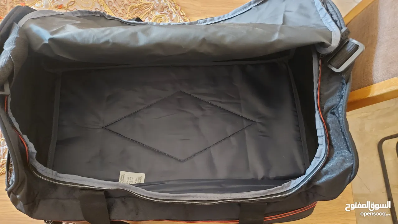 شنتة handbag تستخدم للجيم او للسفر جديدة ماركة FILA صنع CAMBODIA