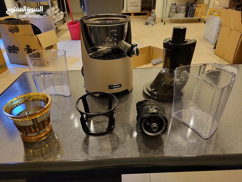 Like New Kuvings slow juicer with attachments