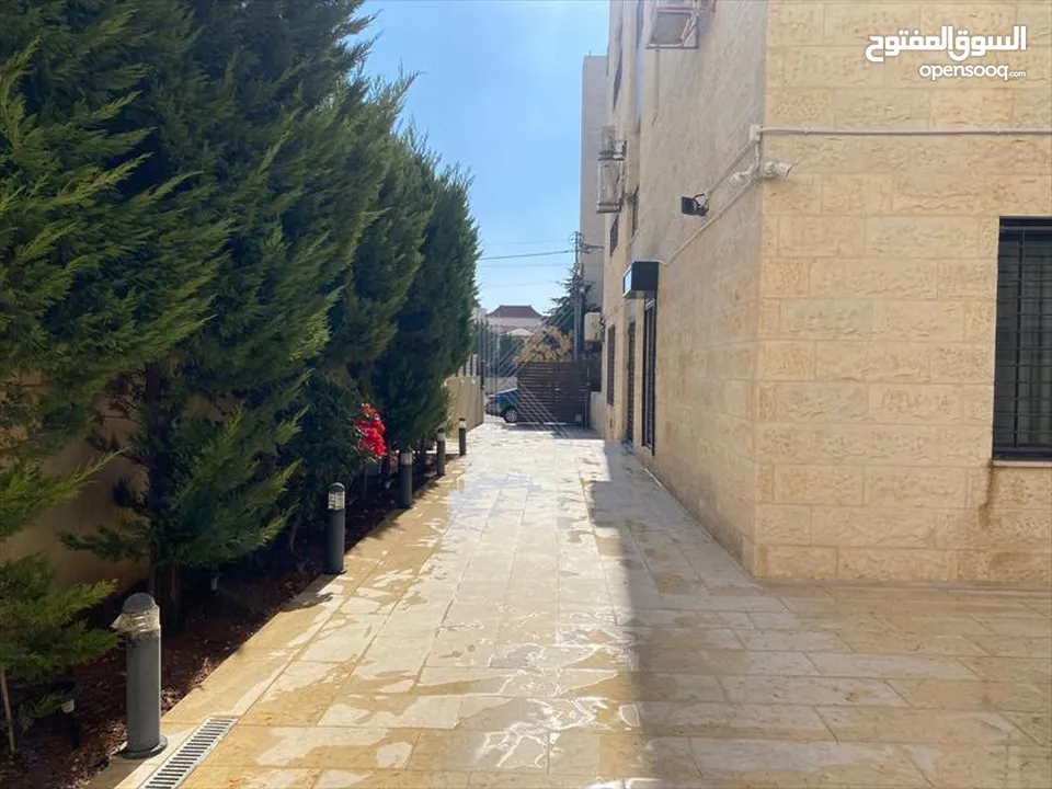 شقة فاخرة للبيع في رجم عميش