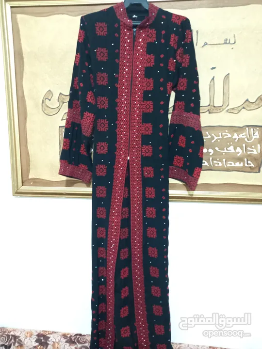 عبايه قطعتين جلبابين وعبايه تطريز للبيع مع ثوب وطاقيه تخريج جديد