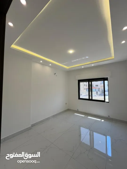 طابق او او ثاني خلف جامعة البتراء البنيات تشطيب حديث