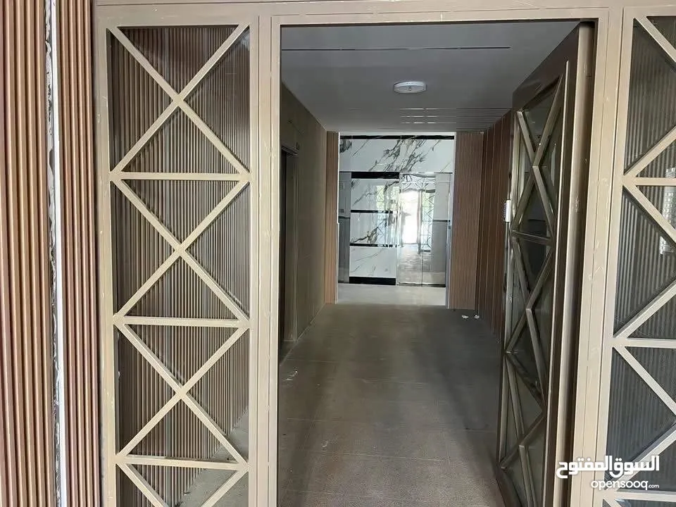 شقه لم تسكن من قبل في عين مصباح قرب مقر الاذاعه والتلفزيون