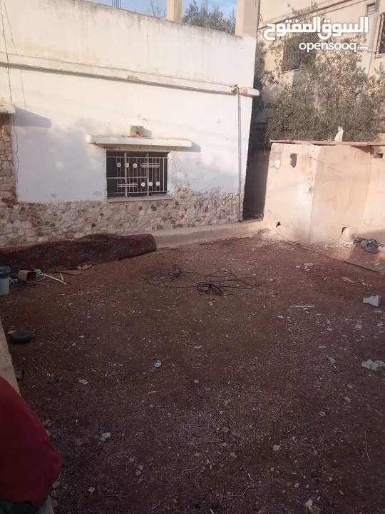 منزل مستقل بالزرقاء السخنه حي الصالحيه بجانب مسجد الصالحيه القديم