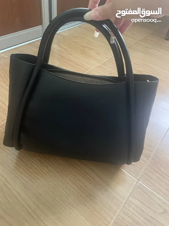 chris bella black leather purse for women. شنتة/شنطة/حقيبة كريس بيلا جلد اسود نسائية حجم كبير جديدة