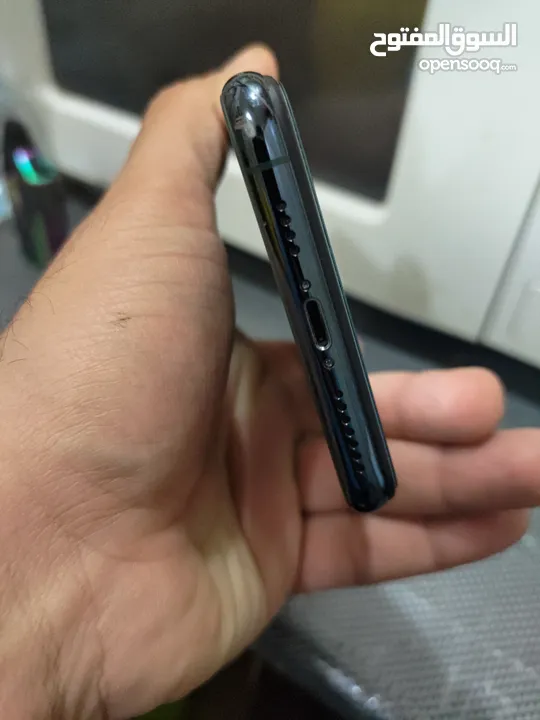 Iphone 11 pro max 256 gb battery 82 persent Display change face id not working, with cover and charg