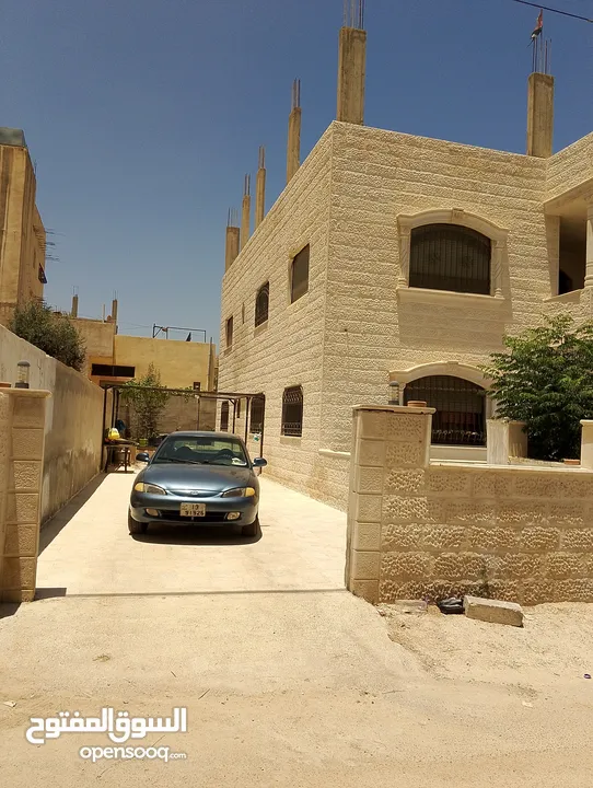 بيع عقار مكون من طابقين
