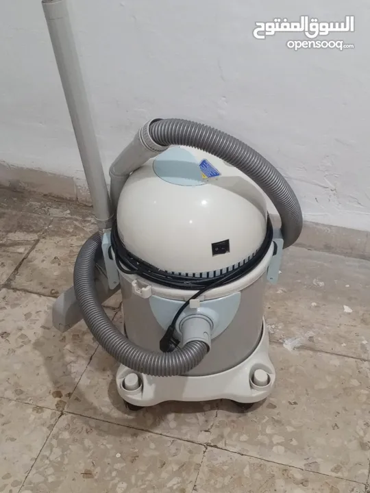 مكنسة كهربائية كراون 1000w مستعمل استعمال بسيط للبيع بسعر رخيص وسبب البيع السفر