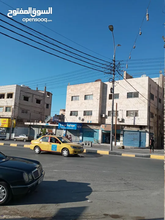 مجمع تجاري للإيجار بدون خلو في موقع مميز في الزرقاء حي معصوم الشارع الرئيسي جوار دوار معصوم