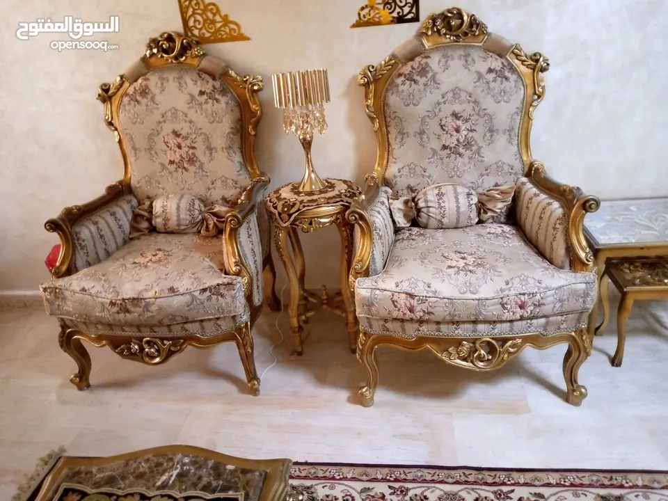 طقم كنب مصري بحاله جيده مع الطاولات