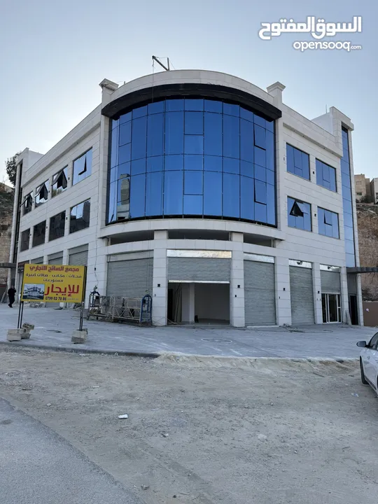 مشغل مشاغل / مكاتب فخمه للايجار مساحه 170متر  قرب دوار الدبابه صناعي تجاري