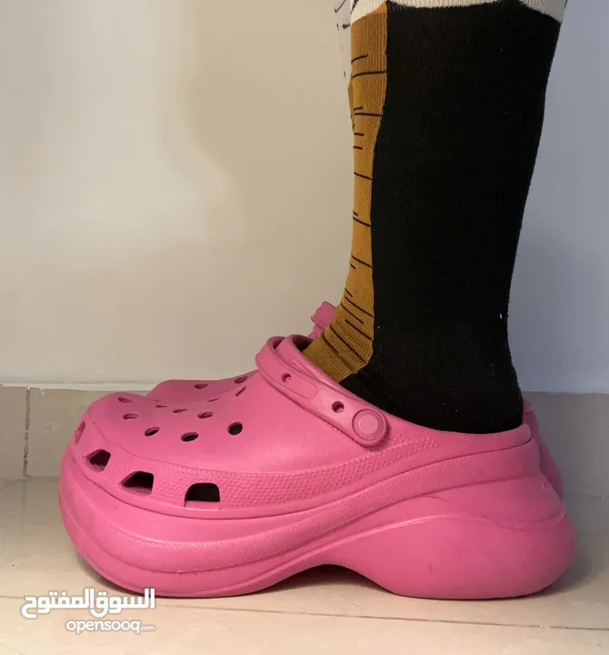 كروكس crocs حذاء رياضي/ شبشب بكعب عالي مريح وعصري