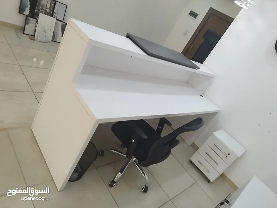 كاونتر استقبال بحالة ممتازة للبيع