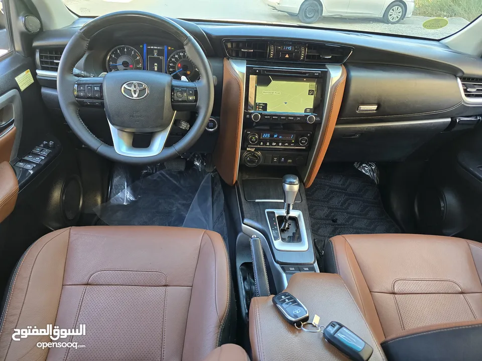 Toyota Fortuner 2017 GCC V6 price 76,000 AeD