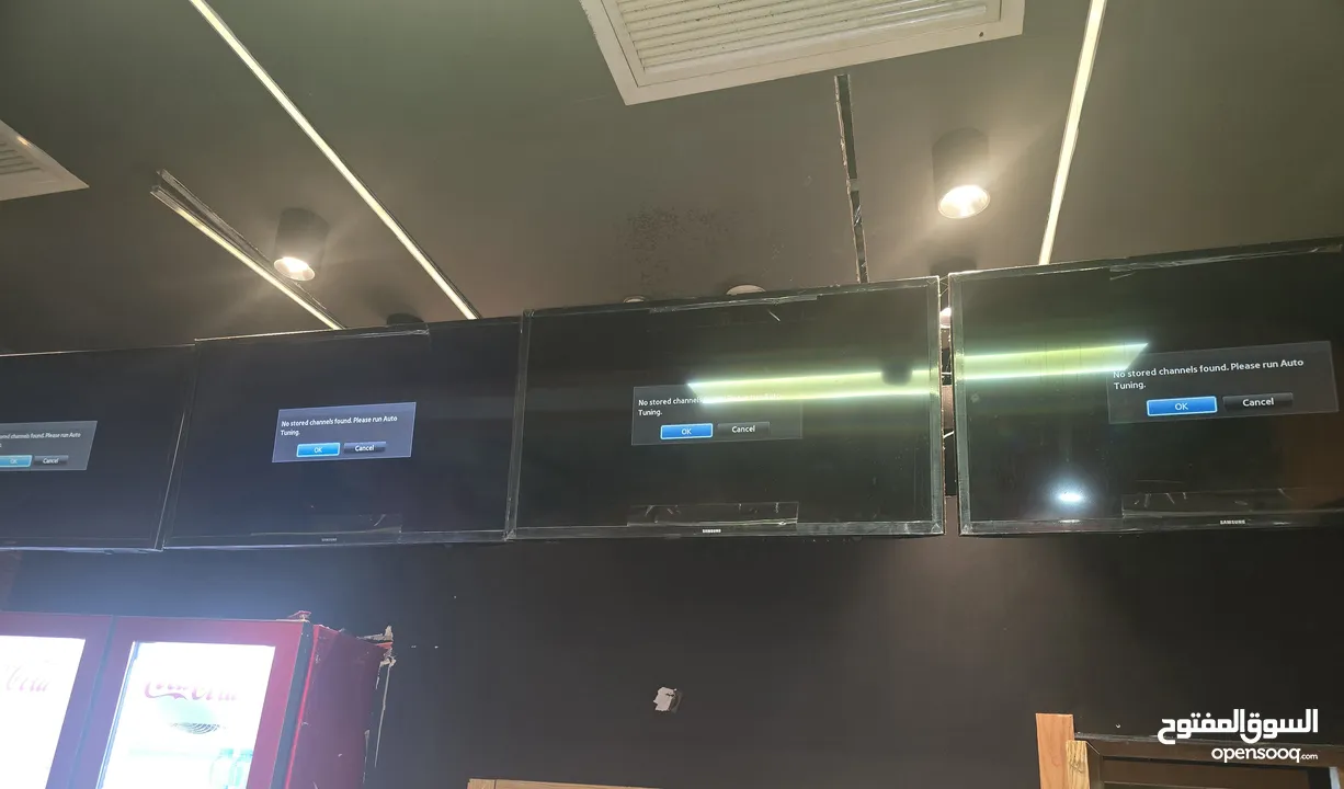 عدة مطعم برغر وبيتزا كاملا للبيع بسبب الاغلاق