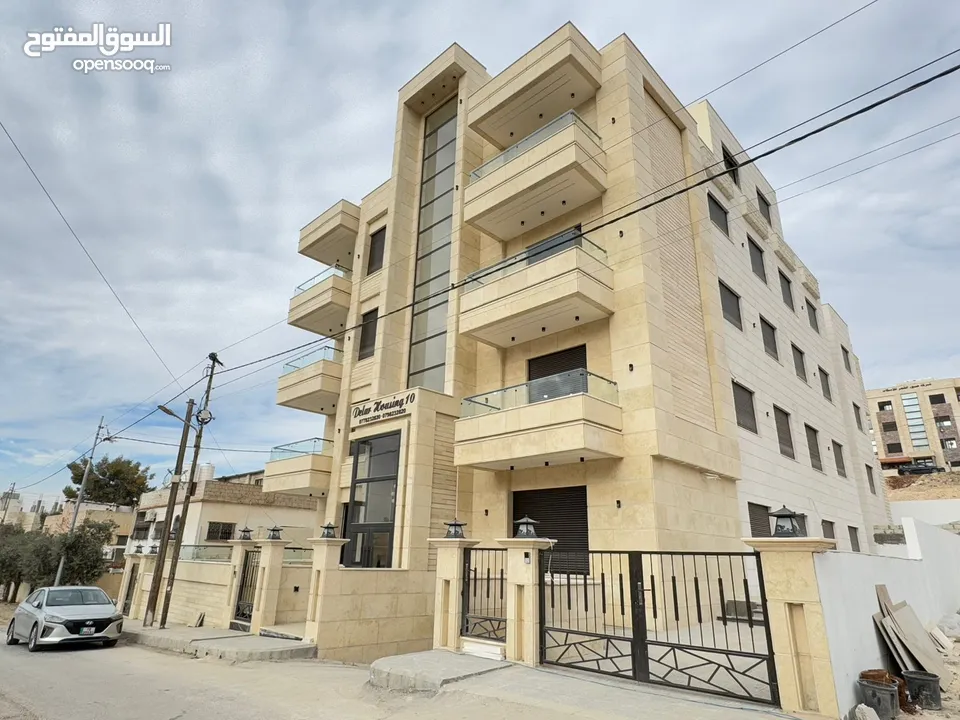 شقة طابق ثاني 150م من المالك تبعد 1كم عن طريق المطار
