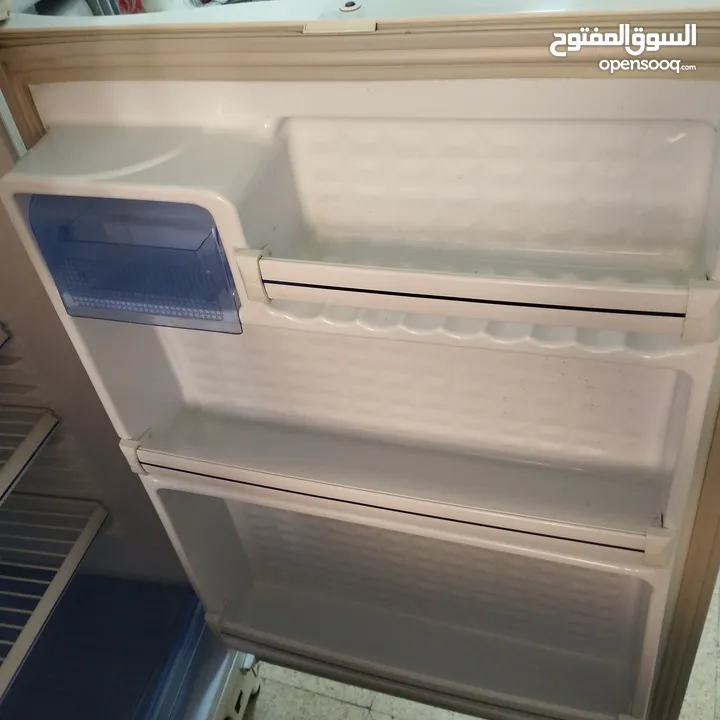 ثلاجة نوع فيدرال 250/300 لتر