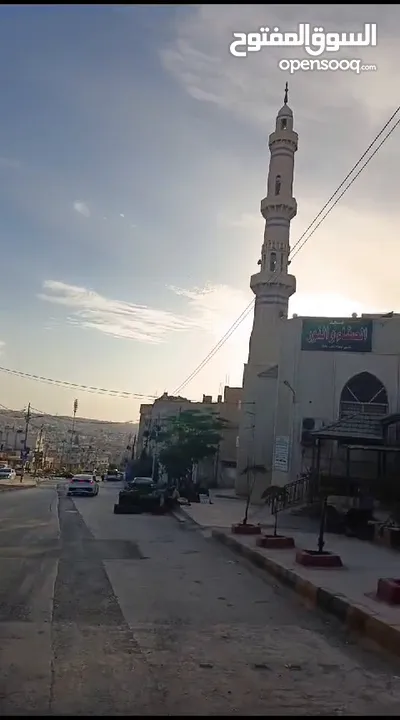 قطعة ارض تجارية للبيع على الشارع الرئيسي مباشرة - اربد - حنينا شارع القدس بجانب مسجد الصفاء والنور
