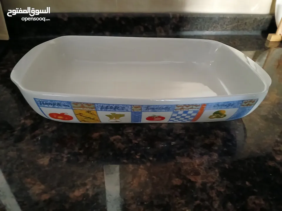 صينيه عدد 2 ستانليس ستيل ثقيلة بحال الجديد والاغراض اغلبها جديد غير مستعملة