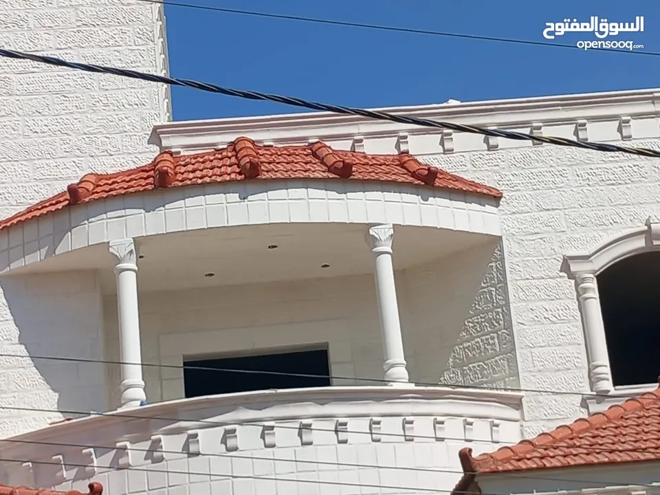 قرميد القرميد  بأنواعه و بجميع أنواعه والأشكال بيع جمله ومفرق راكب ومع الكفاله والضمان