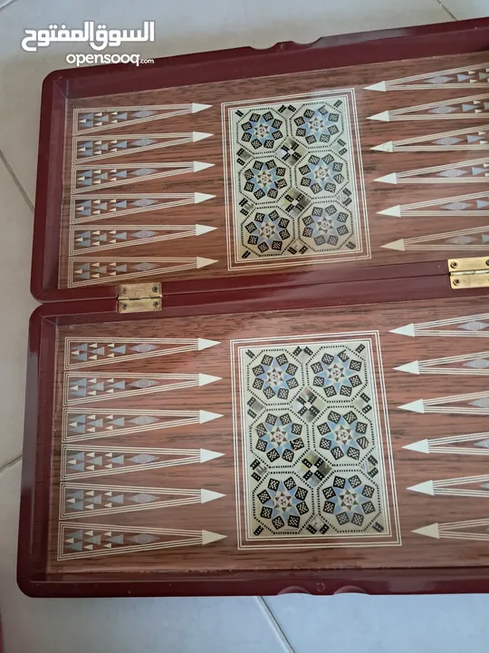 طاوله نرد برسمه جميله ومريحه بألوان زاهيه  سعر خرافي