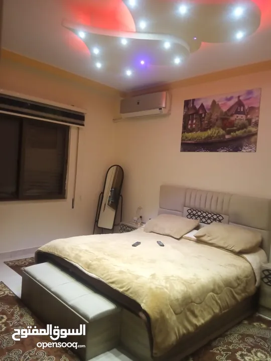 شقه للبيع طابق ارضي موقع مميز