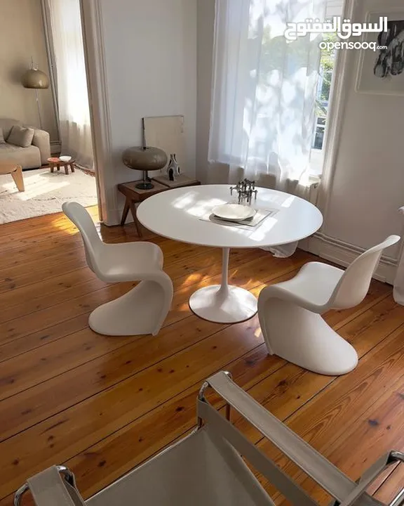 4 White Authentic Verner Panton (by Vitra) Chairs.