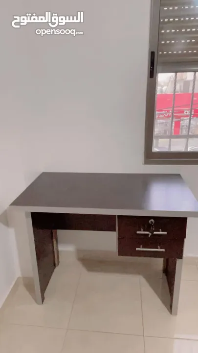 مكتب 120  و140 و160 سم مع درجين معلقات باسعار خياليه