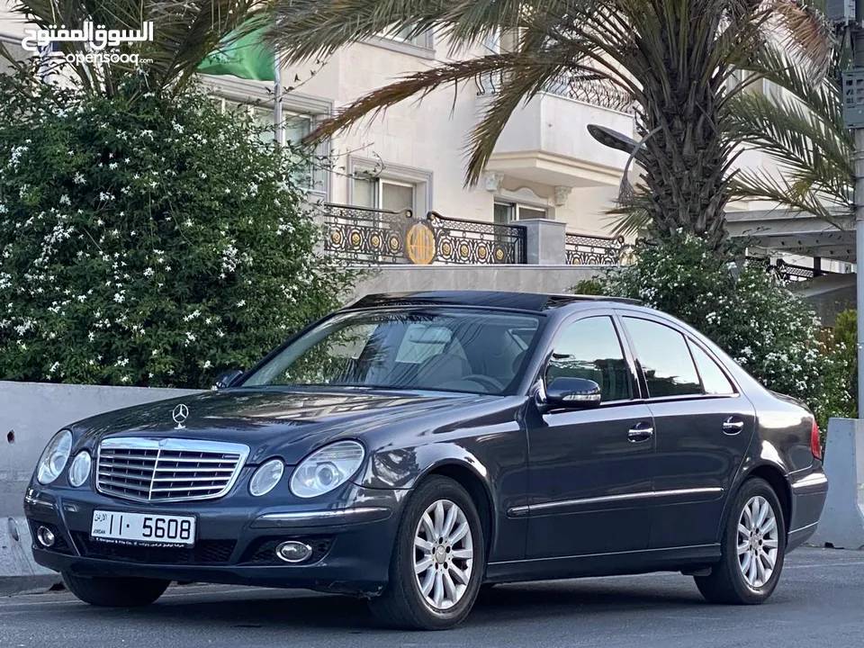 مرسيدس 2009 E200 بانوراما   استخدام شخصي  فل كامل وفحص كامل   وعداد قليل ((100 الف كم فقط