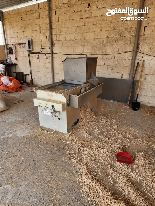 آلة نشارة الخشب مع آلة جلخ سكاكين اتوماتيك wood sawdust machine