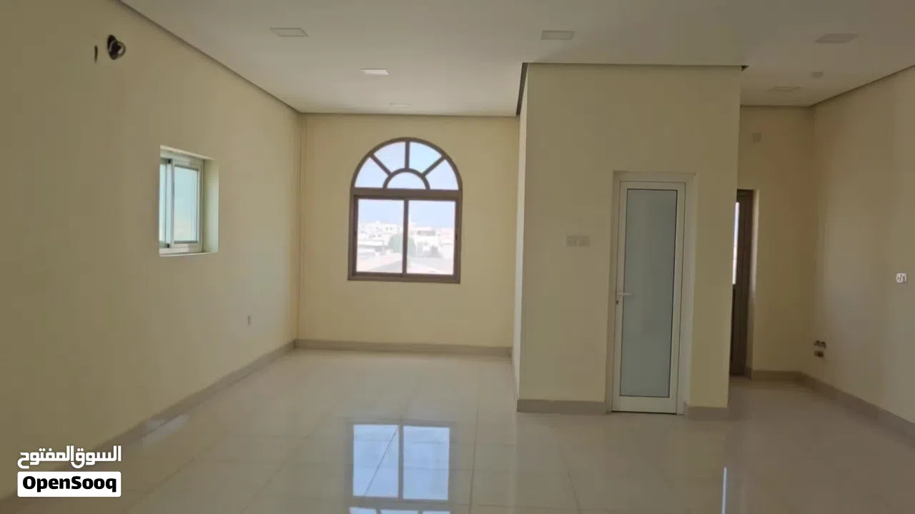 مكتب للايحار في سلماباد الجديدة قرب المدينة للزجاج