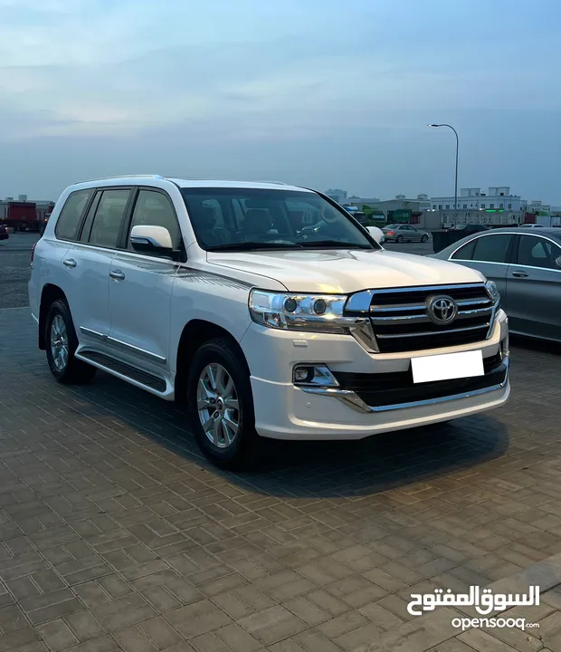 لاندكروزر 2019 GXR 8V شبة وكالة