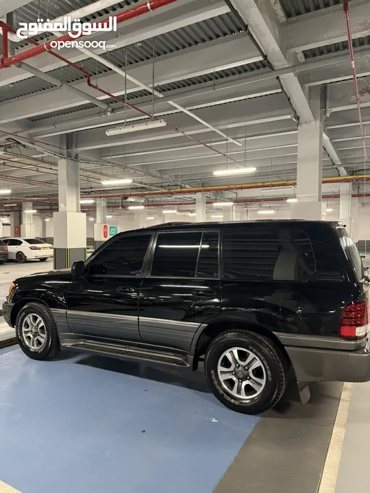 ستيشن لكزس lx470 اسود 2002