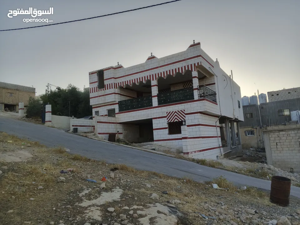 بيت للبيع بداعي السفر الموقع المفرق بلعما الحي الشمالي بجانب مسجد خالد بن الوليد  المالك الشيخ ماجد