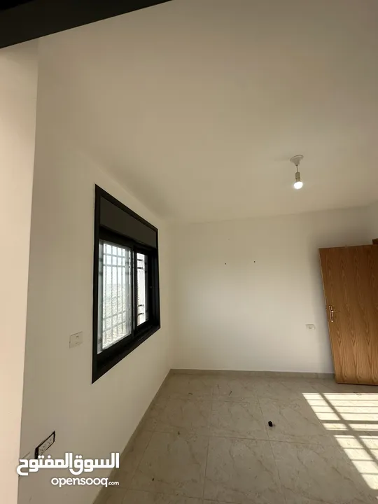 شقة جديده غير مفروشه للايجار في بيتونيا طابق ثاني يوجد مصعد ويوجد باركنج اطلاله مرتبه  يوجدعموله850