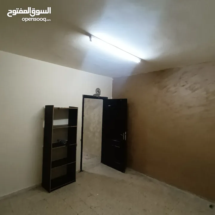 شقه للايجار في القويسمه  جبل الحديد بقرب من مسجد أبو انشيش