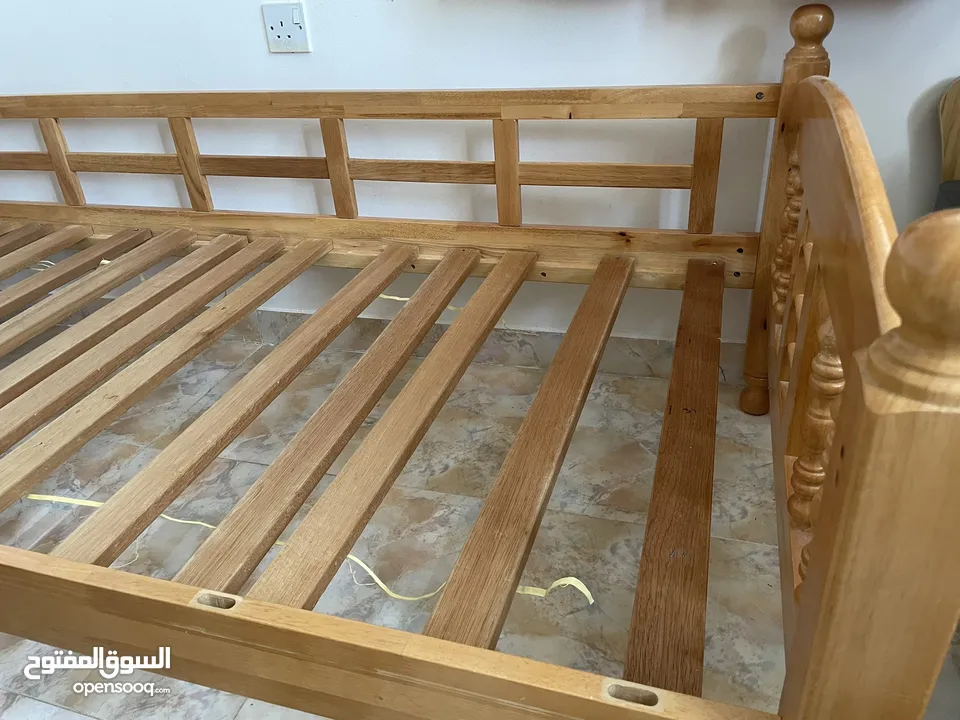 هيكل سرير خشبي