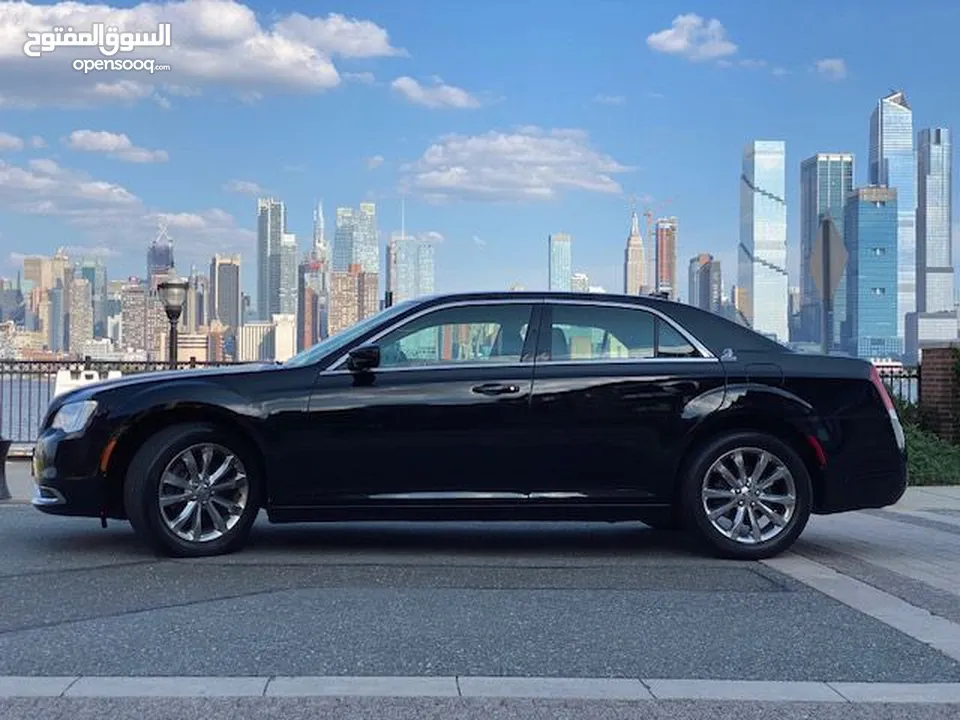 Chrysler c300 2019 v6 صبغة وكالة بحالة ممتازة